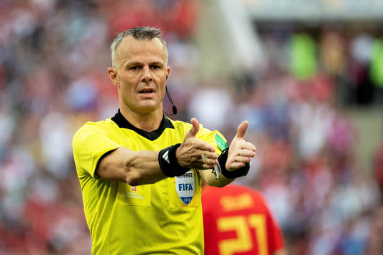 referee Björn Kuipers