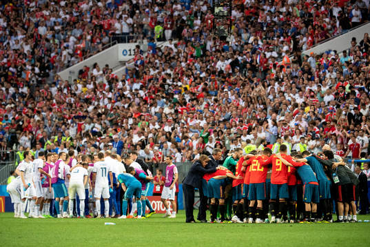 Players of Spain and Russia