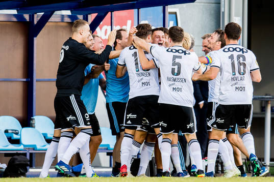 Jonathan Levi of Rosenborg celebrates with teammates