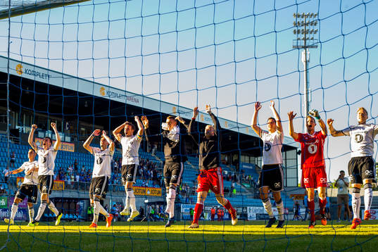 Mike Jensen, goalkeeper André Hansen and the players of