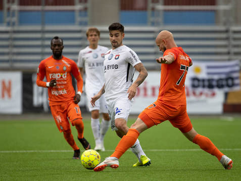 Örgrytes Diego Montiel och AFC Eskilstunas Zourab
