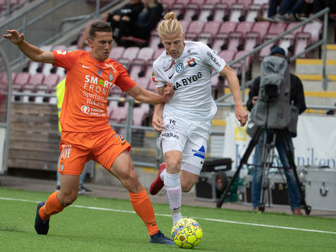 Örgrytes Gustav Ludwigson och AFC Eskilstunas Adnan Kojic