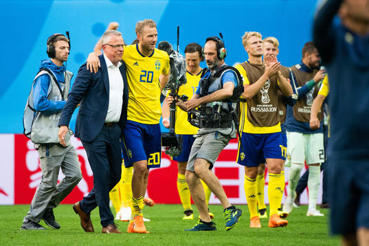Head coach Janne Andersson and Ola Toivonen of Sweden