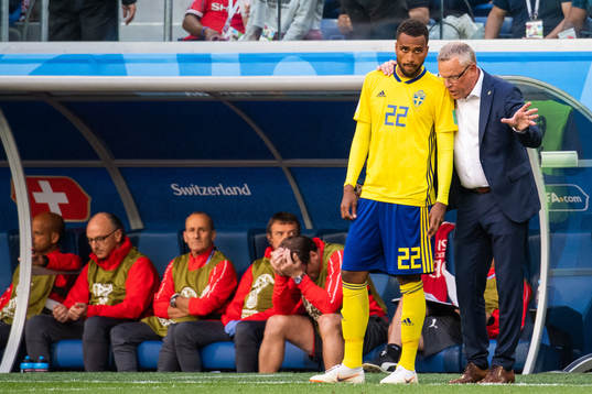 Isaac Kiese Thelin gets instructions fromhead coach Janne