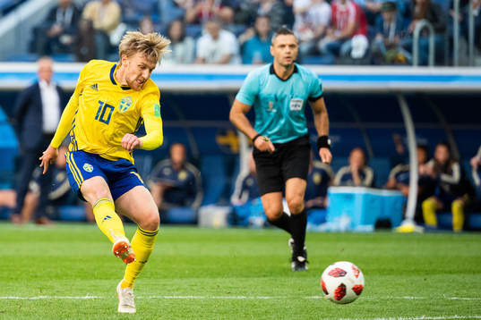 Emil Forsberg of Sweden scores 1-0