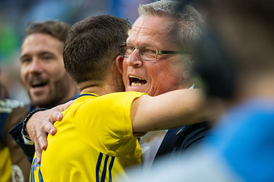 Head coach Janne Andersson and Marcus Berg of Sweden