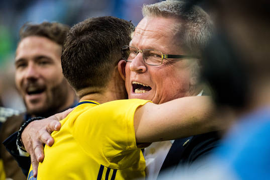 Head coach Janne Andersson celebrates with Marcus Berg of