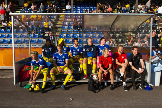 Sundsvalls avbytarbänk innan fotbollsmatchen i Allsvenskan