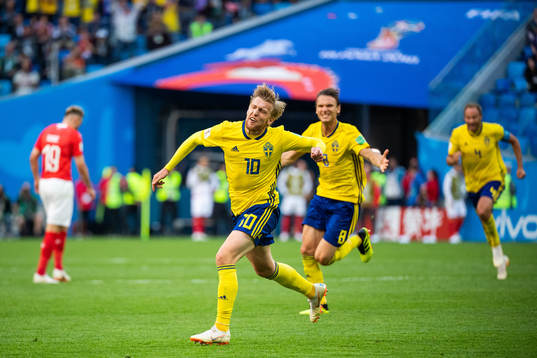 Emil Forsberg, Albin Ekdal och Andreas Granqvist jublar