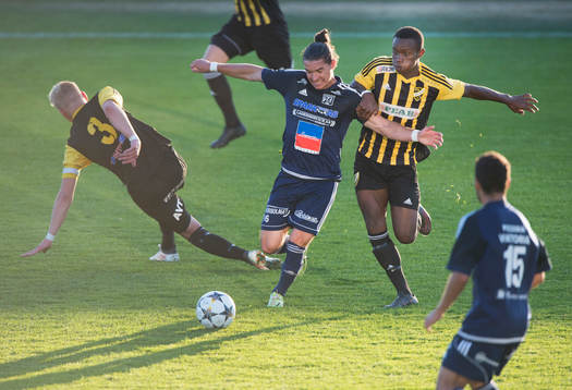 IFK Hässleholms Linus Svensson och Carl Mujaguzi i matchen