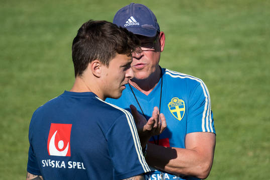 Victor Nilsson Lindelöf and head coach Janne Andersson of
