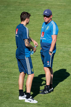 Victor Nilsson Lindelöf and head coach Janne Andersson of