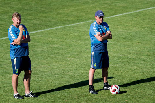Assistant coach Peter Wettergren and head coach Janne