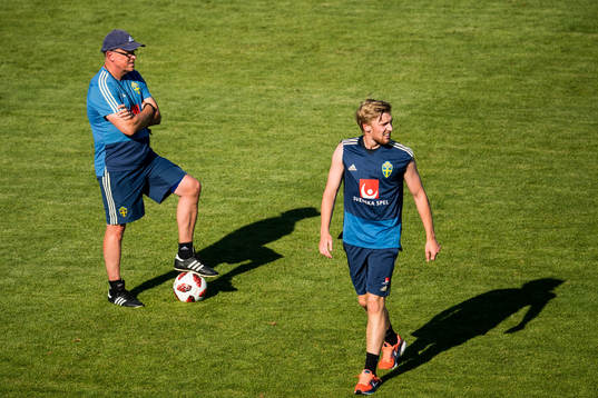 Head coach Janne Andersson and Emil Forsberg of the Swedish