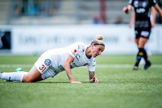 Rosengårds Anja Mittag deppar på gräset