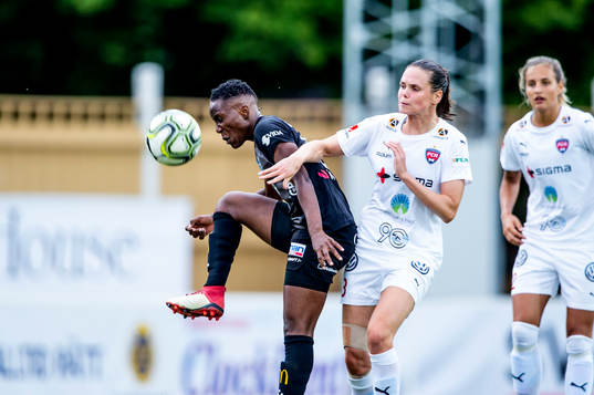 Växjös Ritah Kivumbi mot Rosengårds Simone Boye Sörensen
