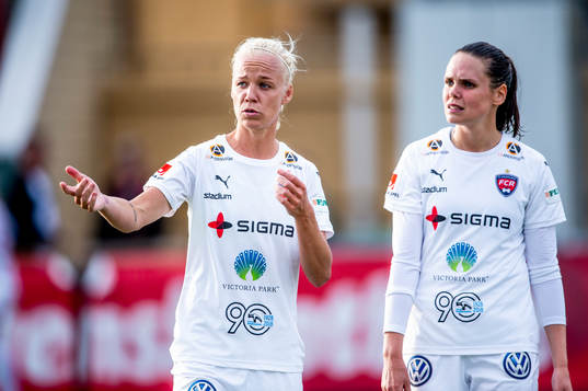 Rosengårds Caroline Seger och Simone Boye Sörensen deppar