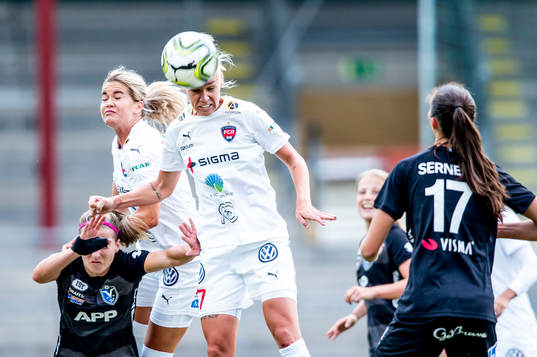 Rosengårds Caroline Seger mot Växjös Jelena Cankovic och
