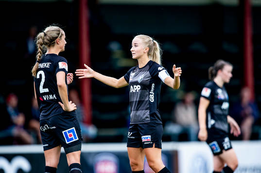 Växjös Elin Karlsson och Jonna Ståhl deppar