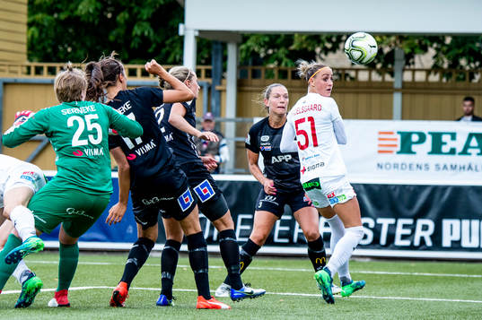 Rosengårds Sanne Troelsgaard Nielsen är nära att nicka
