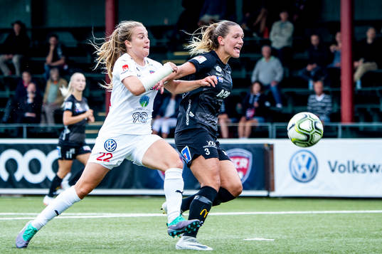 Rosengårds Fiona Brown mot Växjös Jennie Nordin