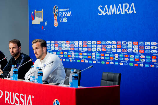 Head coach Gareth Southgate and Harry Kane of the English