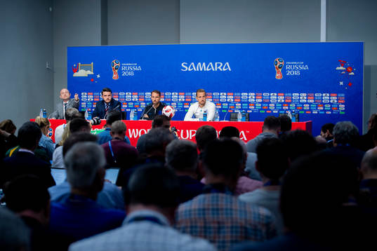 Head coach Gareth Southgate and Harry Kane of the English