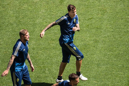 John Guidetti and Victor Nilsson Lindelöf of the Swedish