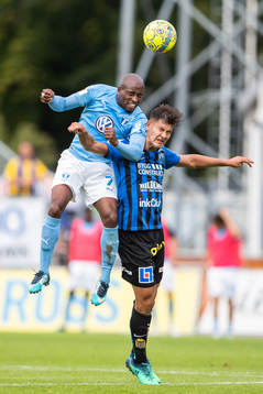 Malmö FFs Fouad Bachirou i nickduell med Sirius Mauricio