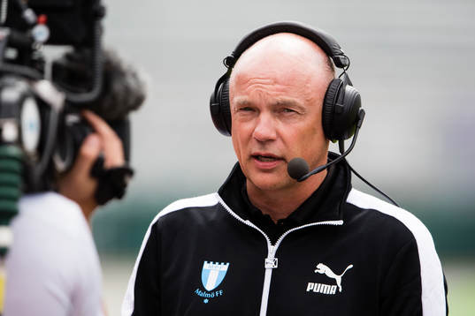 Malmö FFs tränare Uwe Rösler intervjuav av TV innan