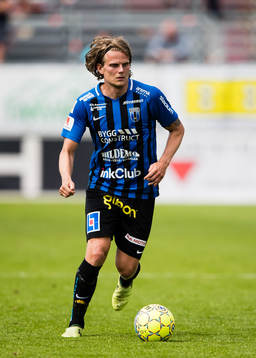 Sirius Tim Björkström med bollen