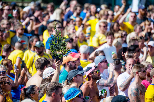 En gran bland supportrarna som följer matchen mellan