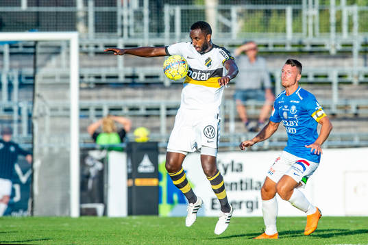s Henok Goitom mot Trelleborgs Alexander Blomqvist