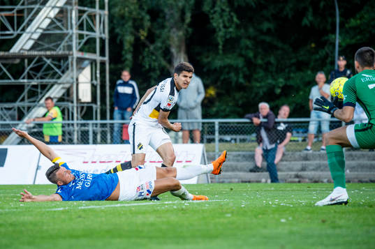 Trelleborgs Alexander Blomqvist och målvakt Marko