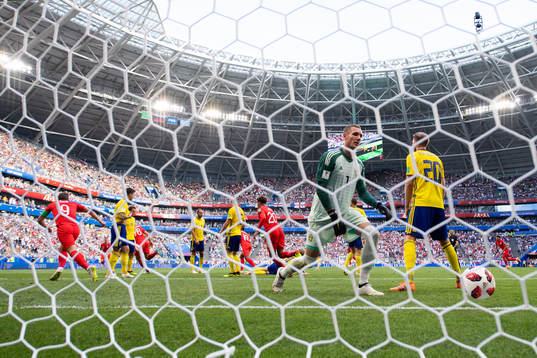 Goalkeeper Robin Olsen and Ola Toivonen looks dejected