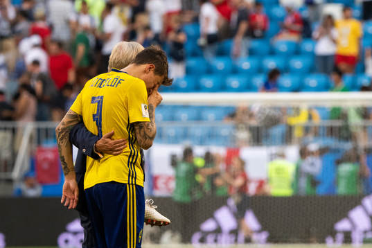 Team Manager Lars Richt hugs Victor Nilsson Lindelöf of