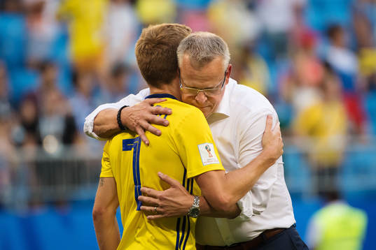 Sebastian Larsson and head coach Janne Andersson of Sweden