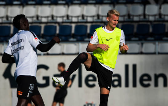 Brommapojkarnas Ludvig Öhman (h) och David Ochieng