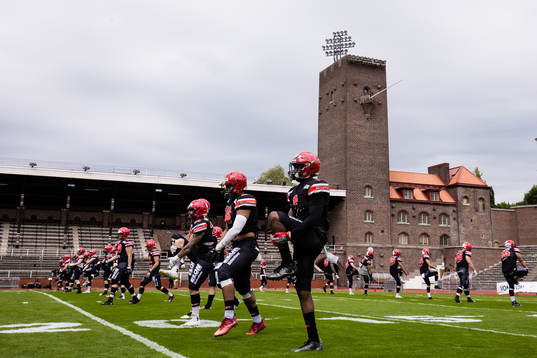 Carlstad Crusaders värmer upp innan SM-finalen i