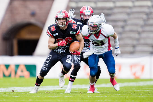 Carlstad Crusaders Robin Juhlin och Stockholm Mean Machines