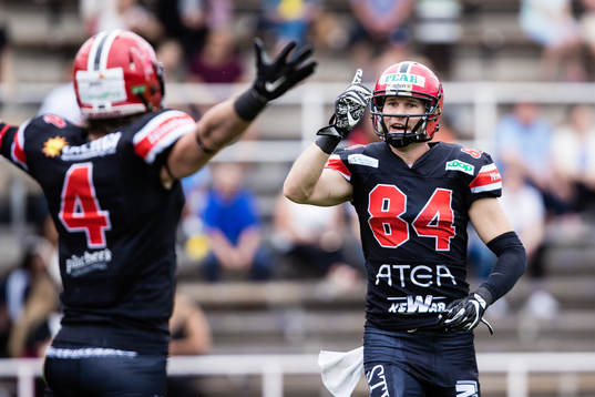 Carlstad Crusaders Marcus Johnsson jublar med Jacob Dahre