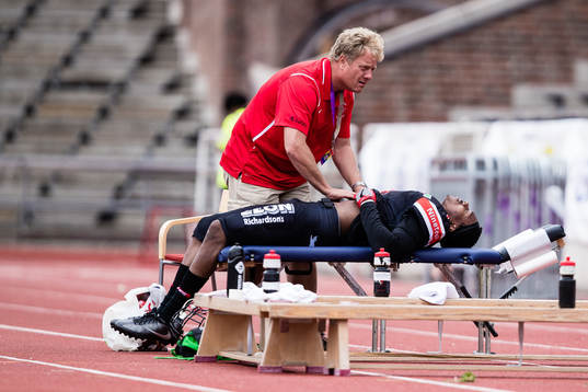Carlstad Crusaders Julius Rucker får vård