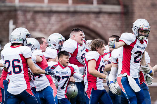 Stockholm Mean Machines spelare jublar