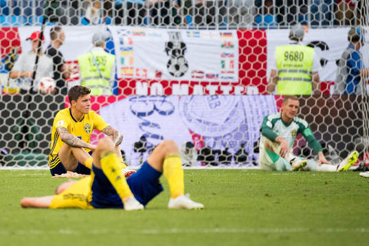 Victor Nilsson Lindelöf and goalkeeper Robin Olsen of