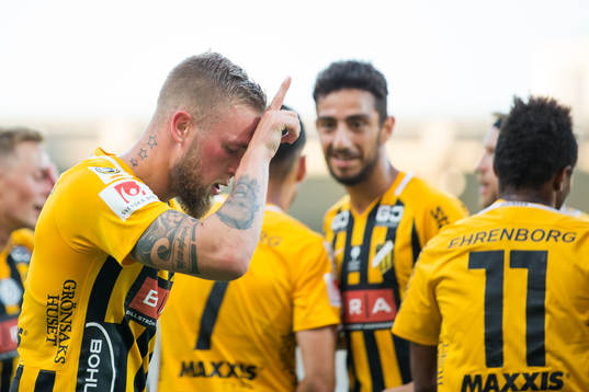 Häckens Alexander Faltsetas jublar