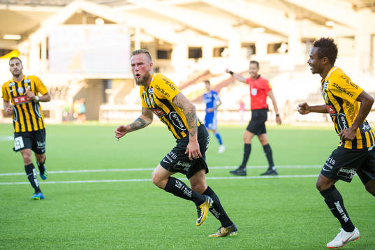 Häckens Alexander Faltsetas jublar