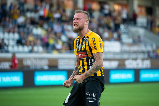 Häckens Alexander Faltsetas jublar