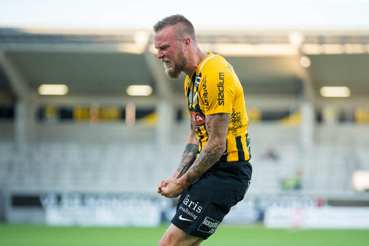 Häckens Alexander Faltsetas jublar