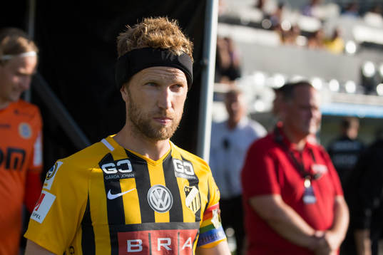 Häckens Rasmus Lindgren leder sitt lag in till
