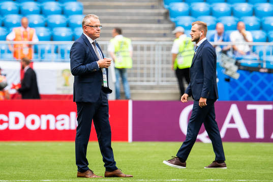 Head coach Janne Andersson and John Guidetti of Sweden